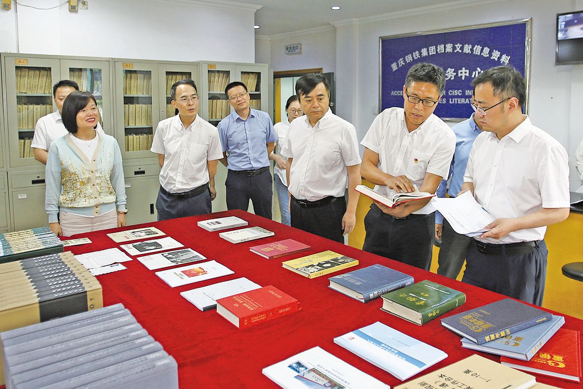 头条：5月30日，市委办公厅副主任、市档案局局长李维率队来到亿万先生集团档案馆调研。记者 沙凌云 摄ffb9e708 De60 43a8 8031 7f927415c298